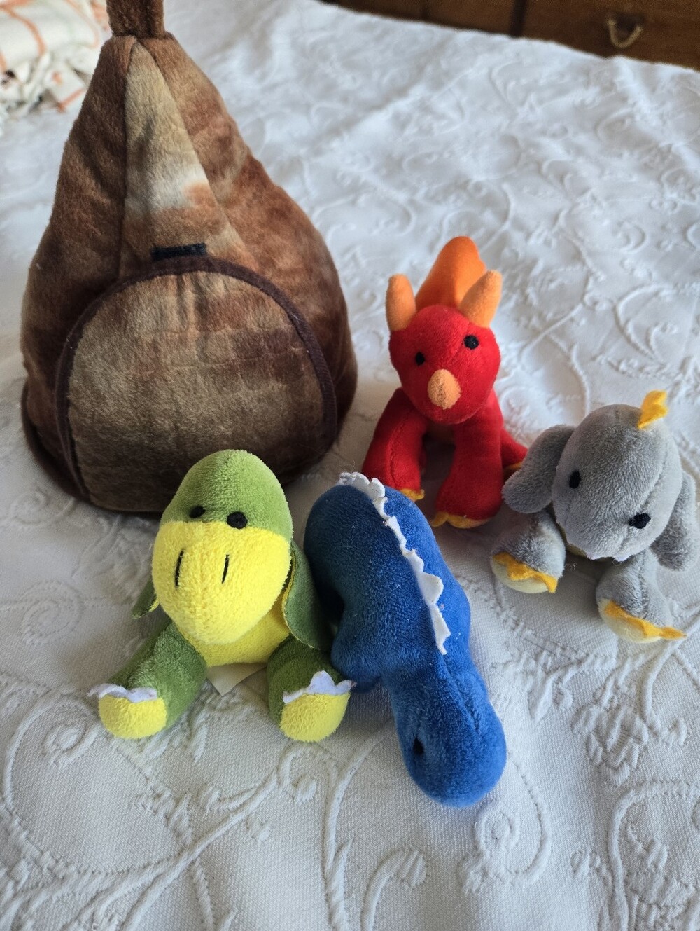 Dino Friends W/ Volcano Enclosure